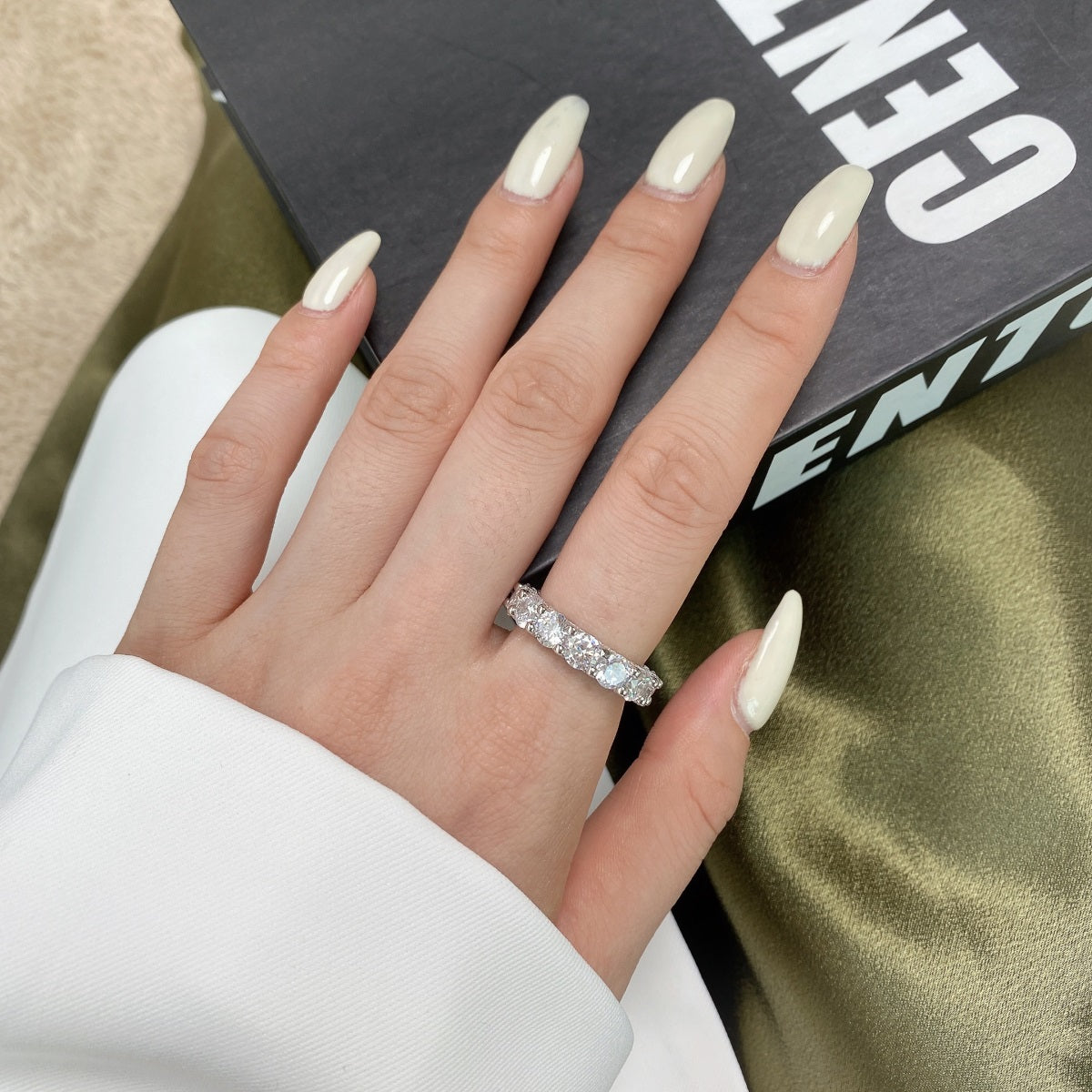 Pomuse Gorgeous Round Cut Tennis Ring