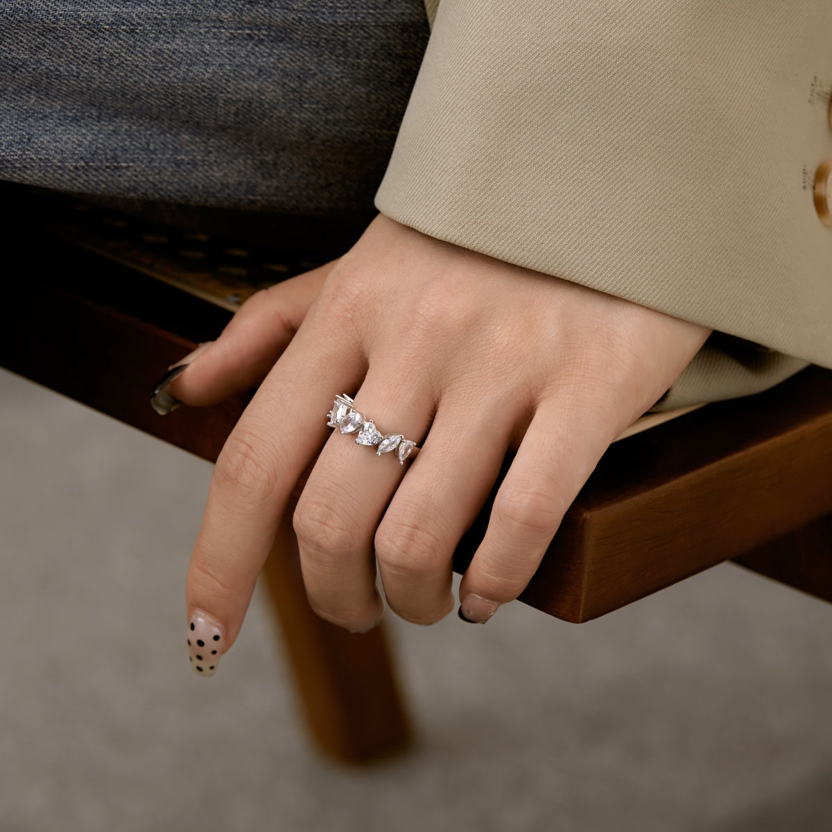 Pomuse – Zarter Ring mit mehreren Schliffen