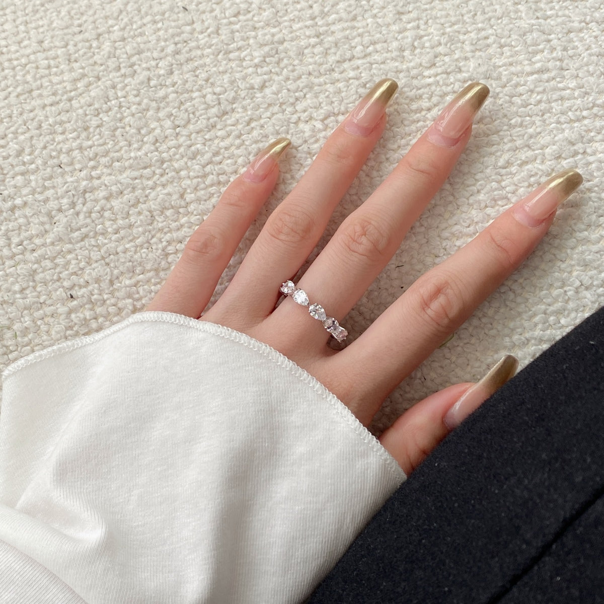 Pomuse – Exquisiter Tennisring mit Birnenschliff