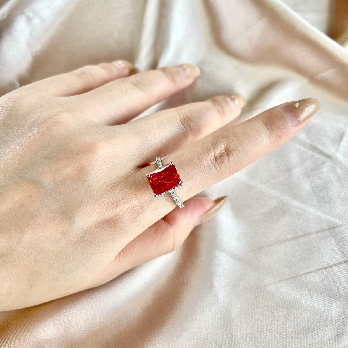Pomuse 4.0 Carat Luxurious Engagement Ring