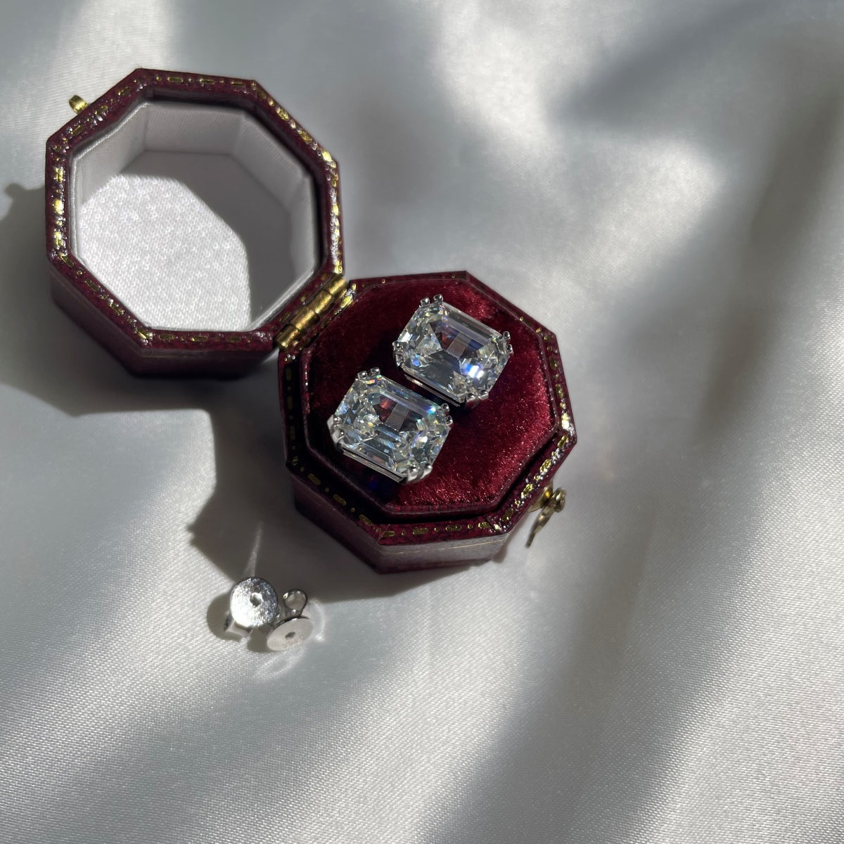 Pomuse Dazzling Square Shape Earrings