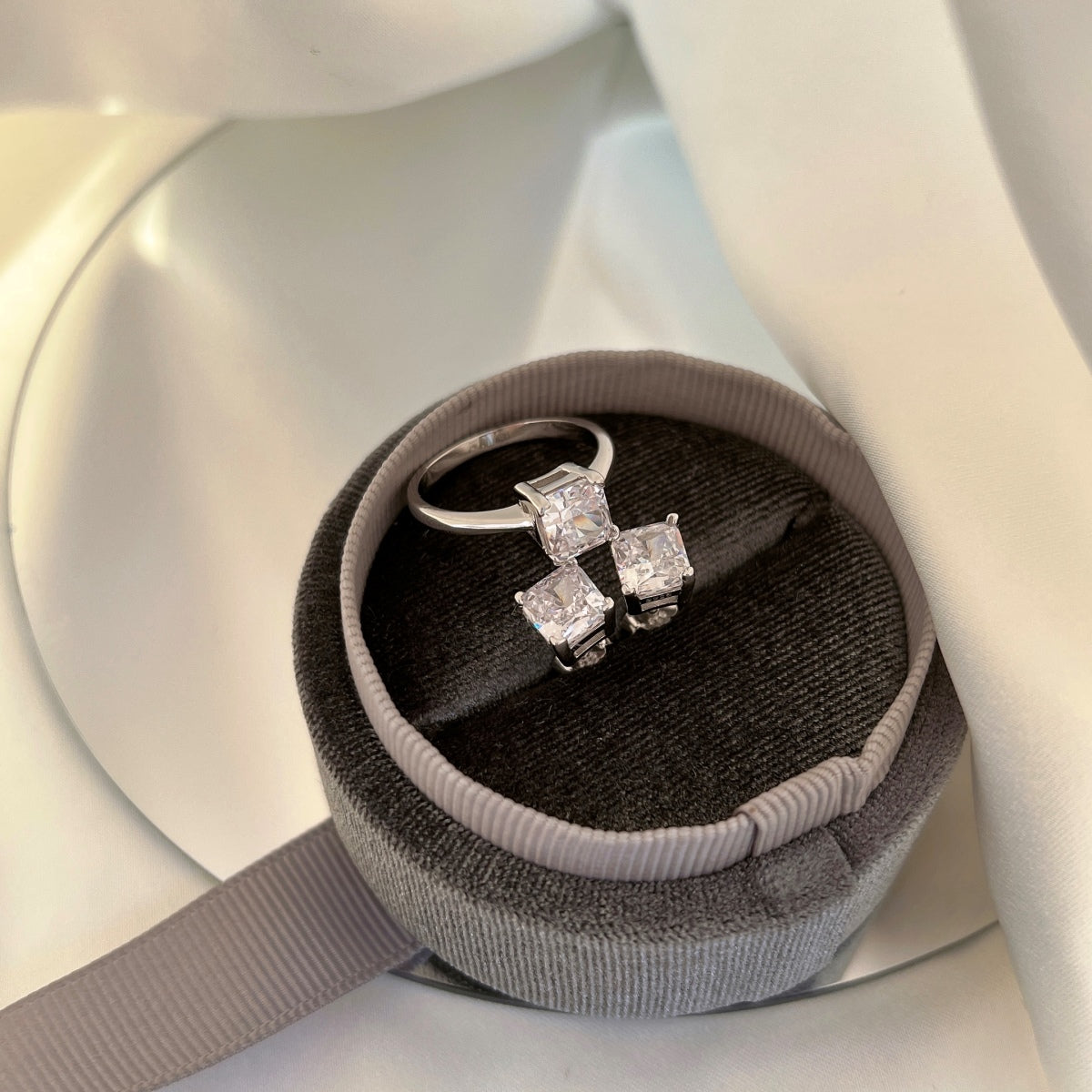 Pomuse 1.0 Carat Radiant Princess Cut Wedding Earrings