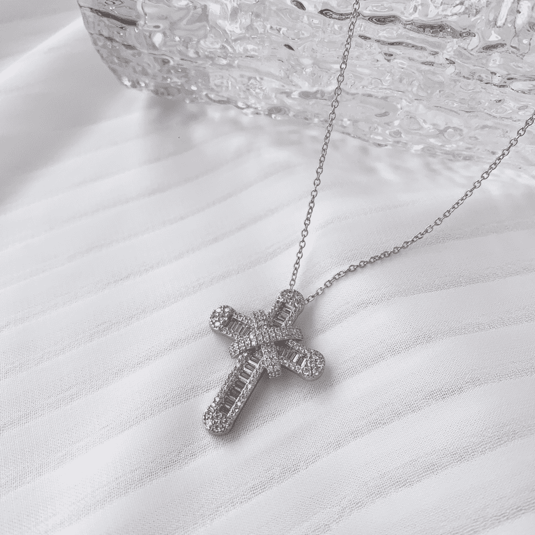 Pomuse Gypsophila With Dimonds Necklace