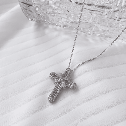 Pomuse Gypsophila With Dimonds Necklace