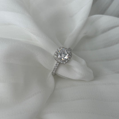 Pomuse Dazzling Resplendent Round Cut Wedding Ring