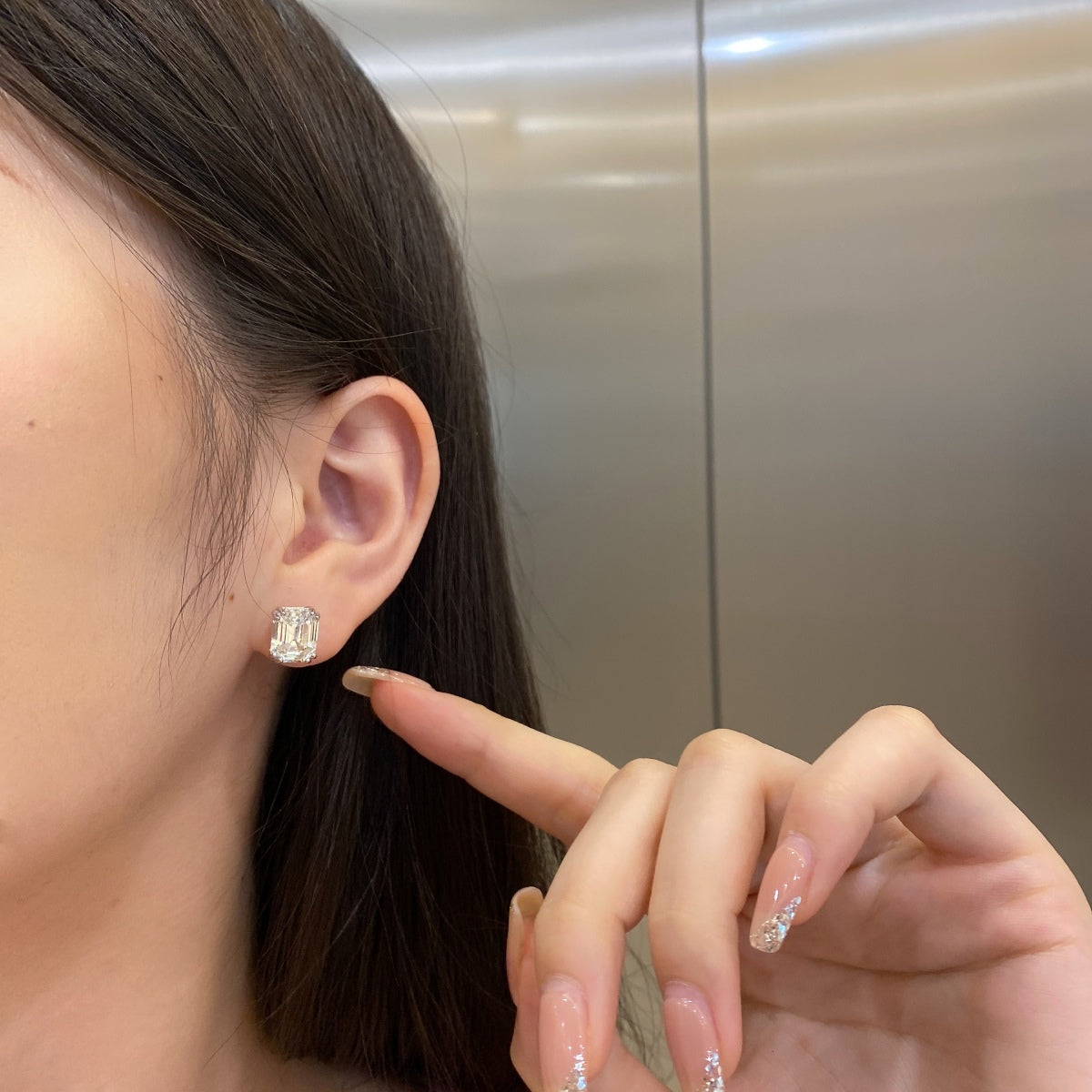 Pomuse Dazzling Square Shape Earrings