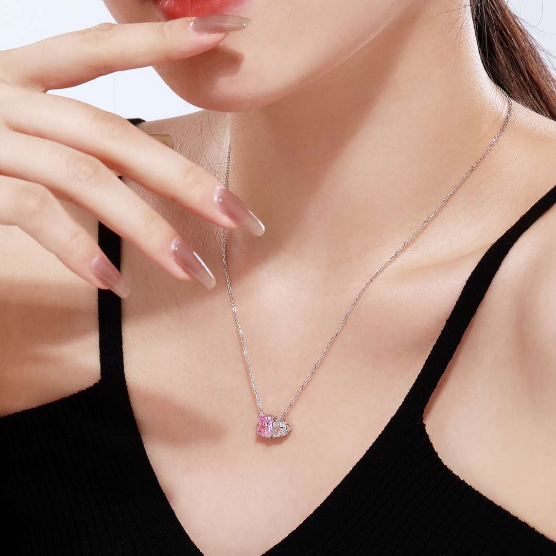 Pomuse Dazzling Square & Heart Shape Necklace