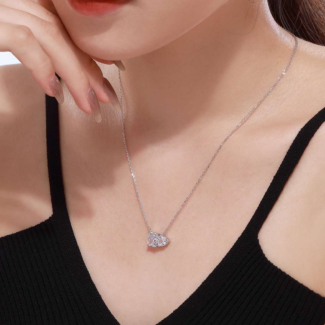 Pomuse Dazzling Square & Heart Shape Necklace
