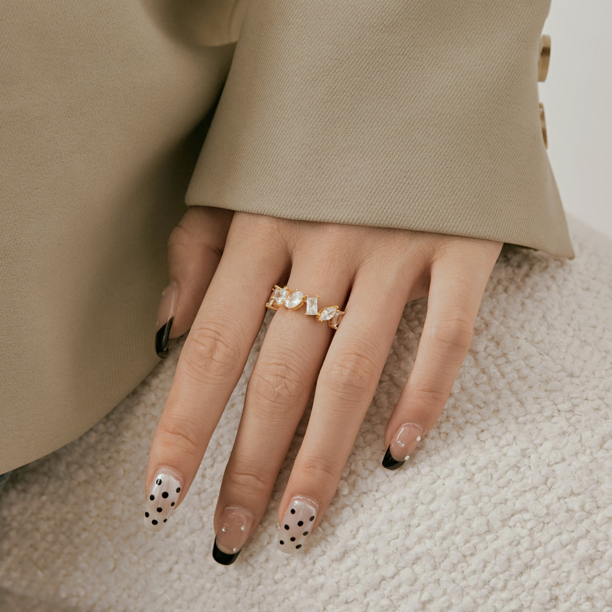 Pomuse – Zarter Ring mit mehreren Schliffen