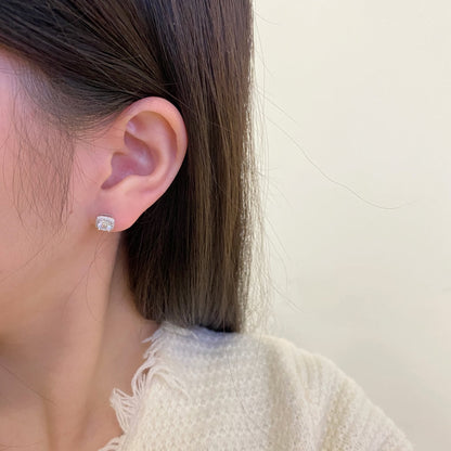 Pomuse Classic Round Center Stone Stud Earrings
