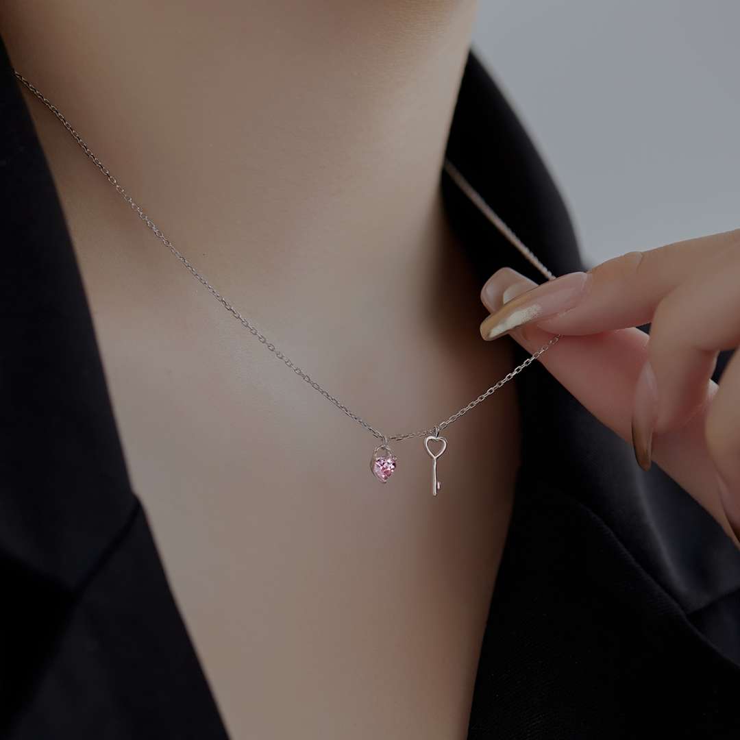 Pomuse Unique Heart Shape Key Pendent Necklace