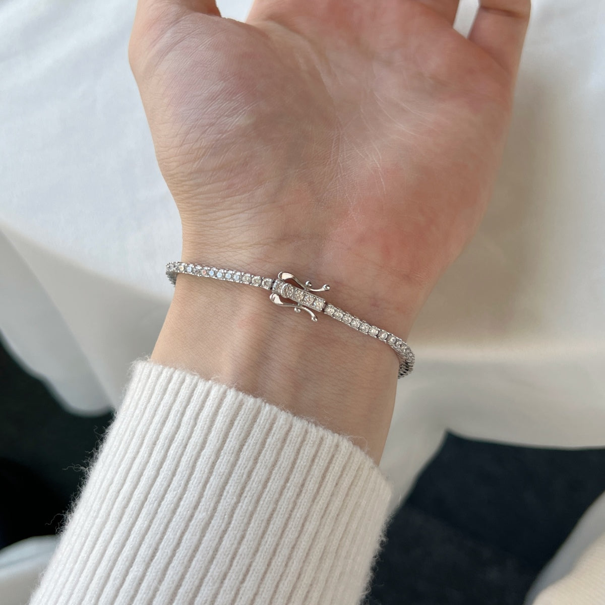 Pomuse Dazzling Exquisite Round Cut Daily Bracelet