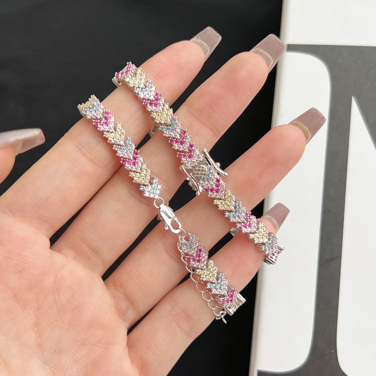 Pomuse Ornate Sparkling Round Cut Party Bracelet