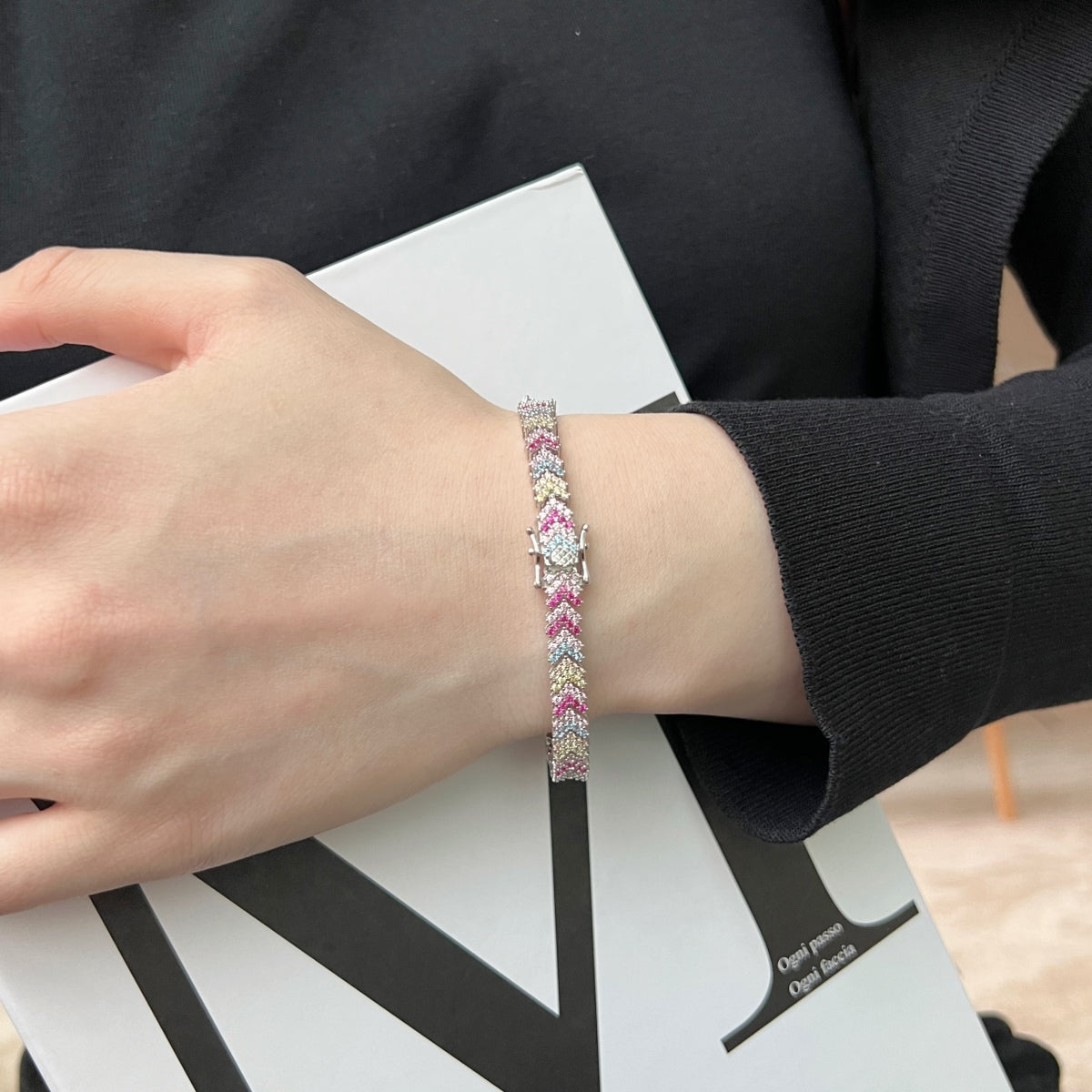 Pomuse Ornate Sparkling Round Cut Party Bracelet