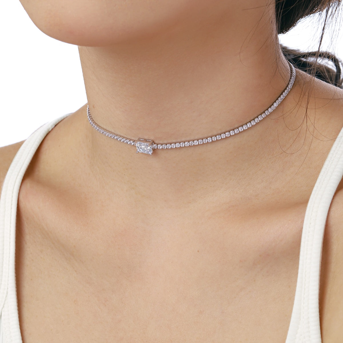 Pomuse 2.0 carat Ornate Emerald Cut Necklace