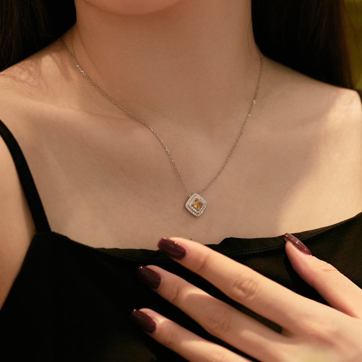 Pomuse Sparkling Asscher Cut Necklace