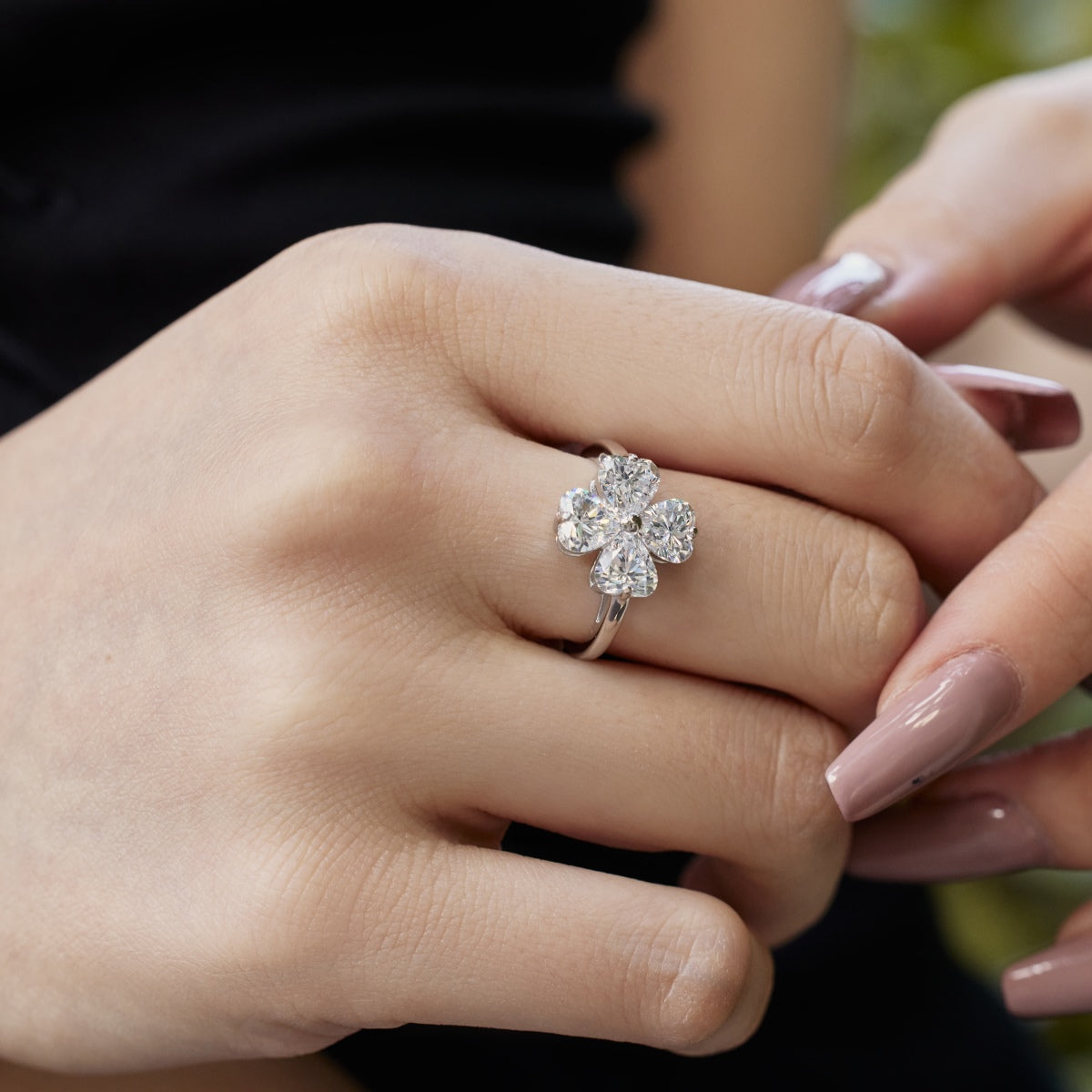 Pomuse Heart-shaped Four-Leaf Clover Ball Ring