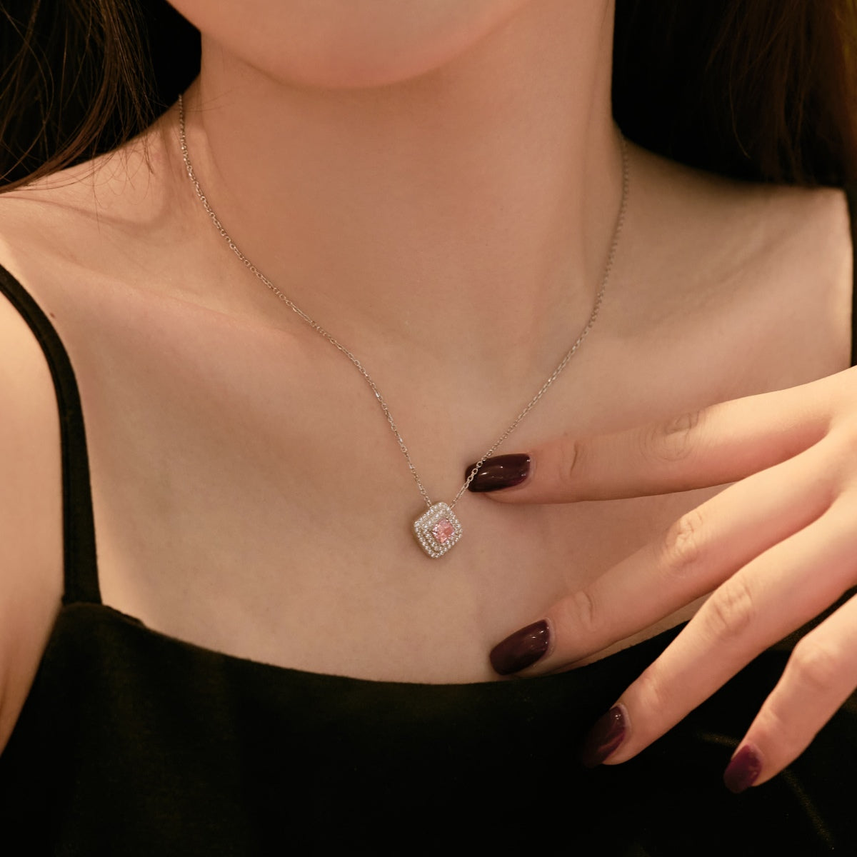 Pomuse Sparkling Asscher Cut Necklace