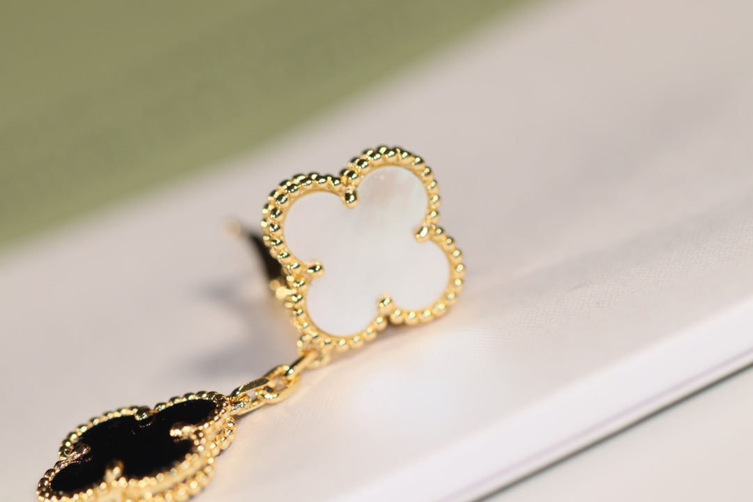 Pomuse CLOVER EARRINGS GOLD ONYX MOP 3 MOTIF