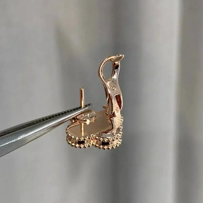 Pomuse Kleeblatt-Ohrringe mit mittlerem Motiv und rosa Perlmutt-Diamanten