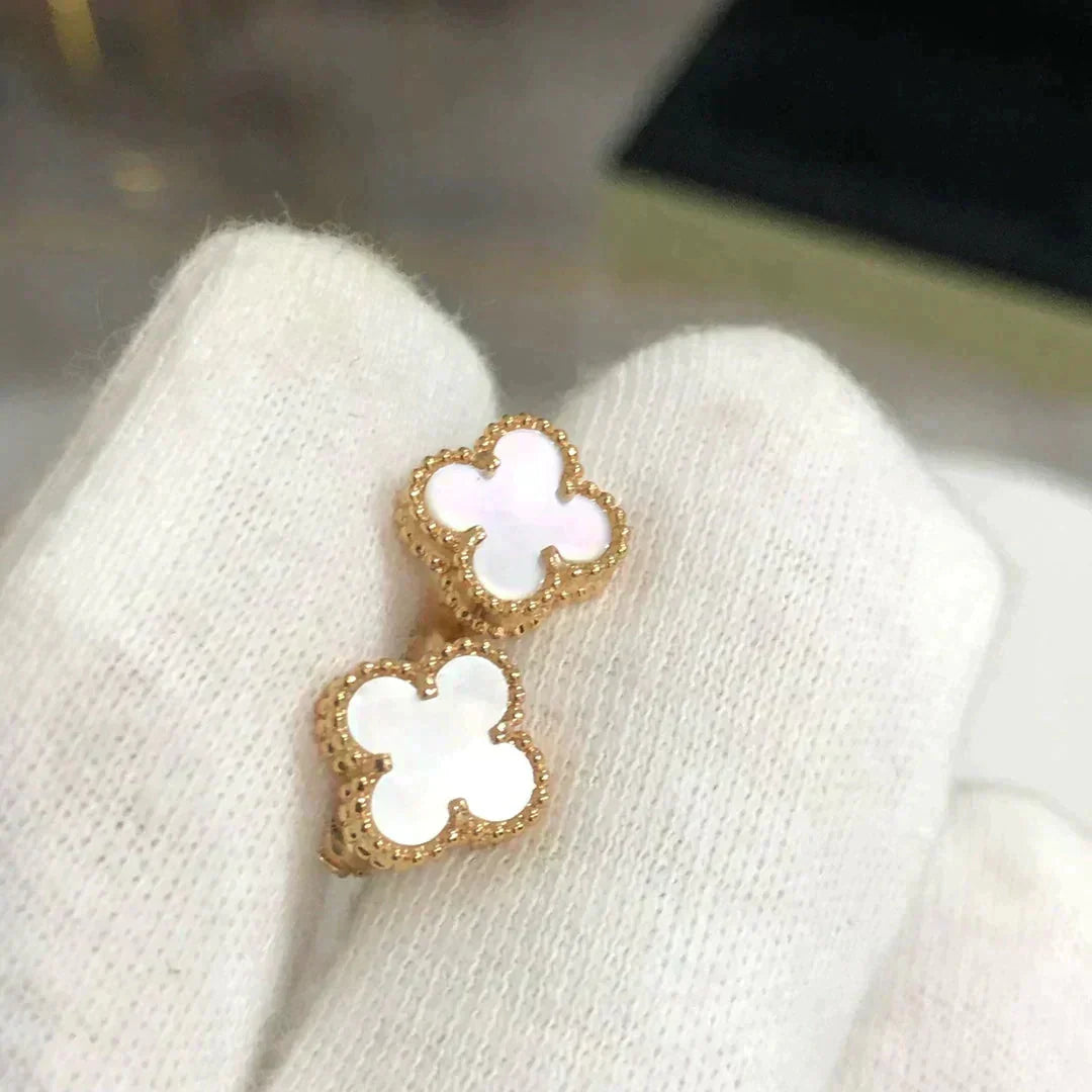Pomuse CLOVER MINI 9.5MM WHITE MOP EARRINGS