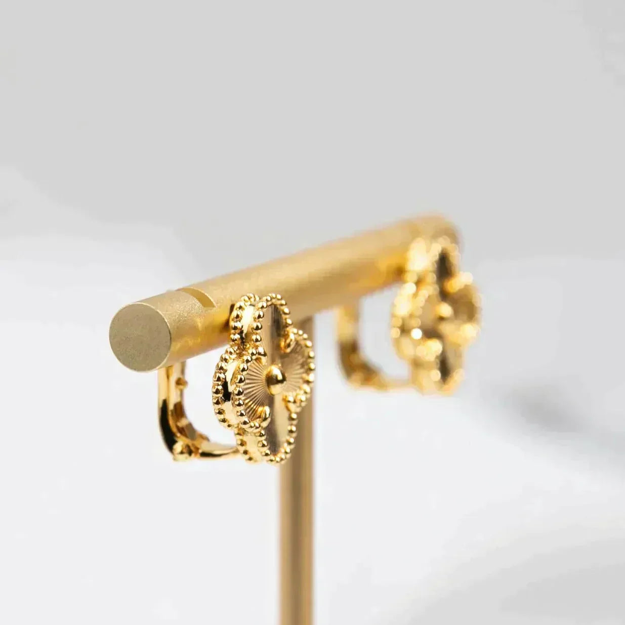 Pomuse CLOVER MEDIUM 1 MOTIFS LASER EARRINGS