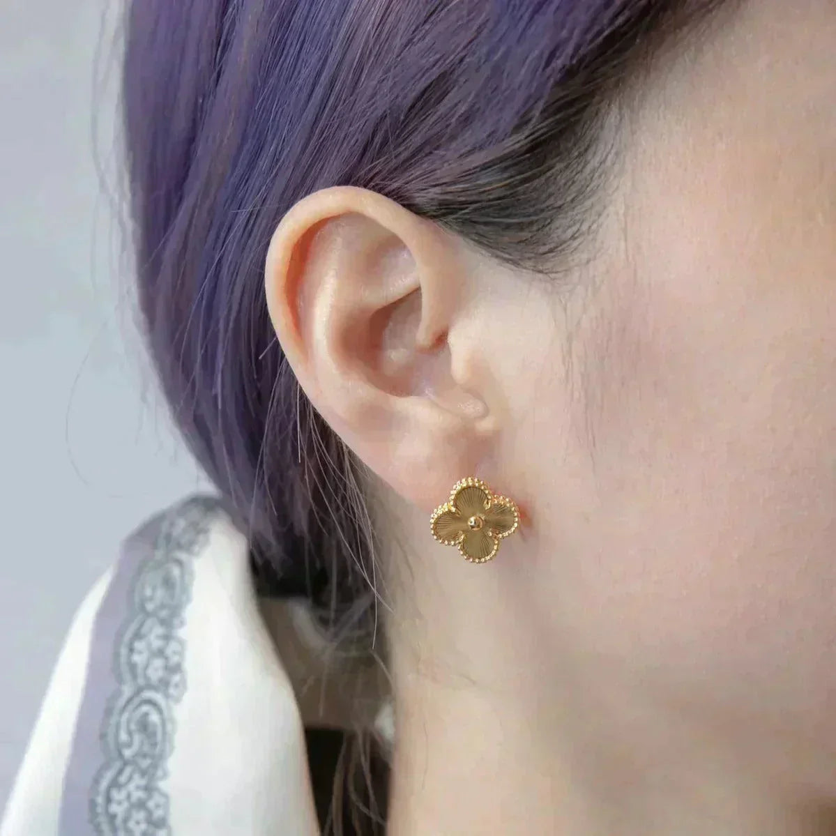 Pomuse CLOVER MEDIUM 1 MOTIFS LASER EARRINGS