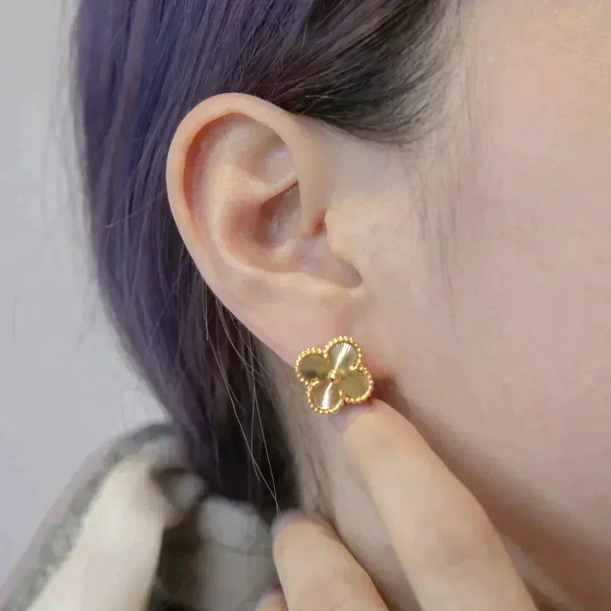 Pomuse CLOVER MEDIUM 1 MOTIFS LASER EARRINGS