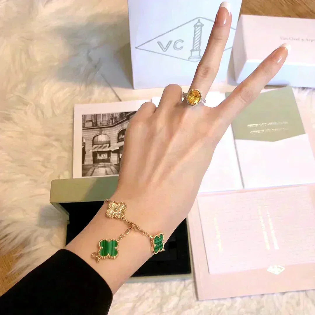 Pomuse CLOVER  5 MOTIF MALACHITE DIAMOND BRACELET