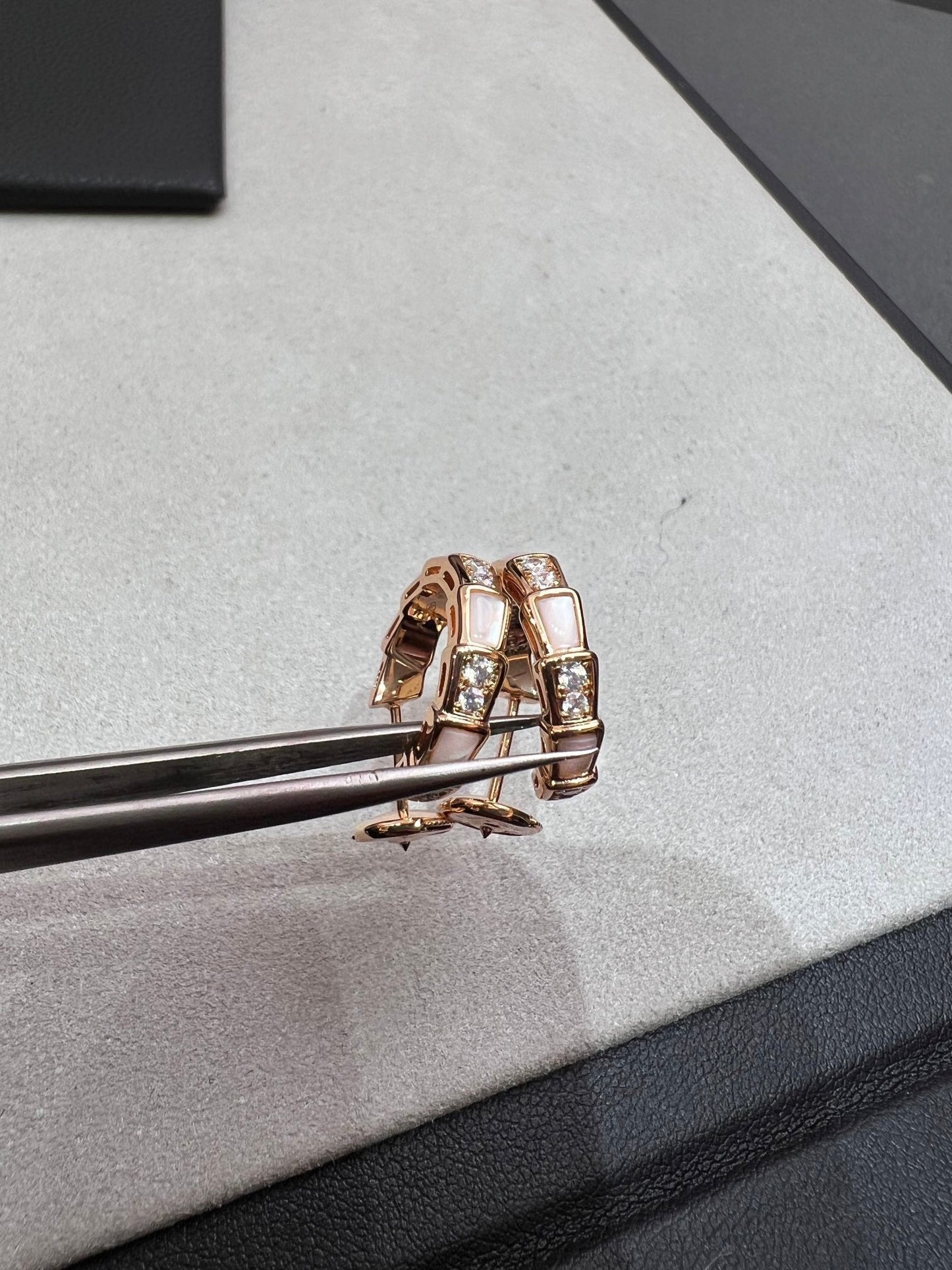 Pomuse SERPENTI MOP PINK GOLD EARRINGS