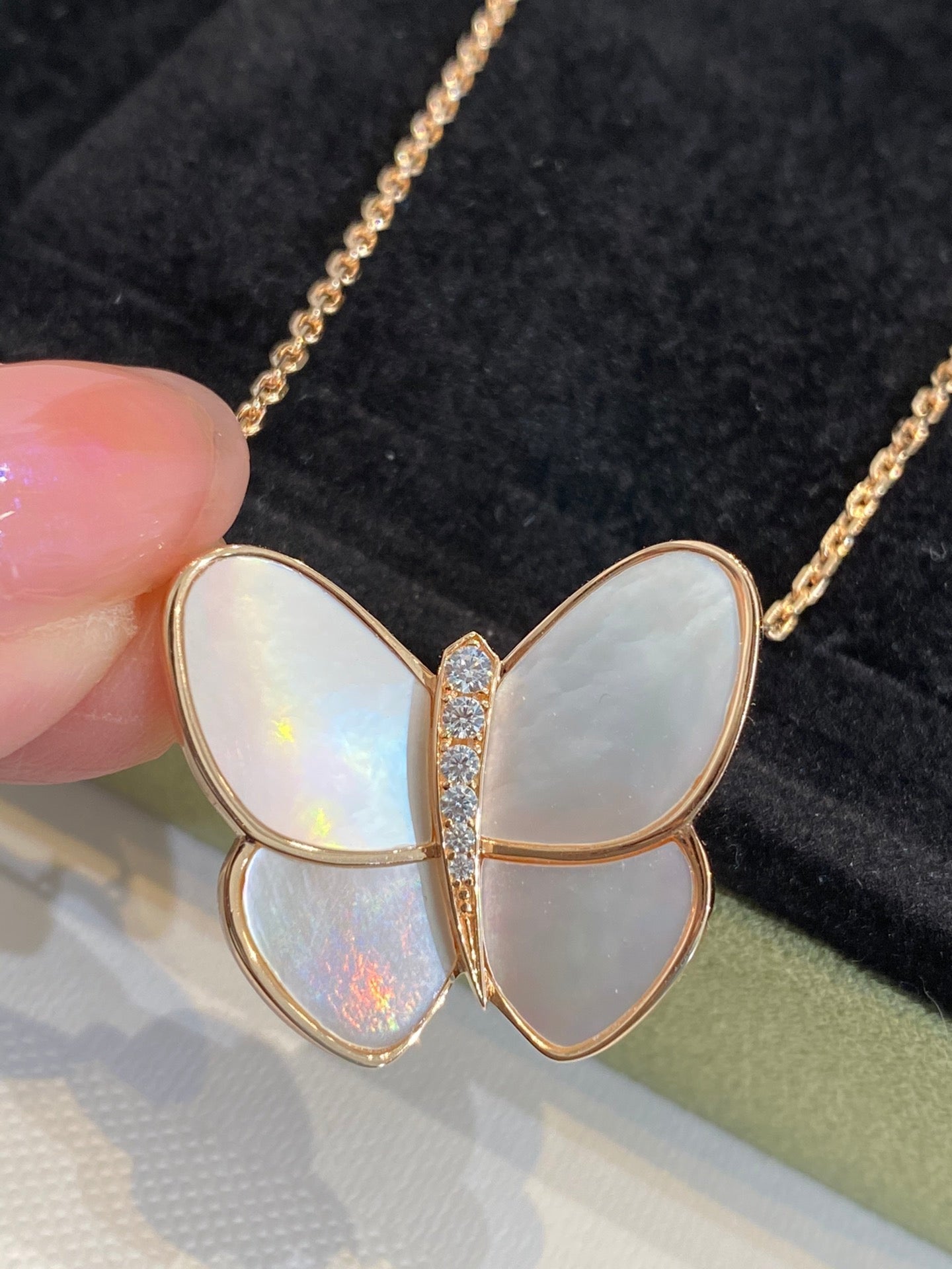 Pomuse BUTTERFLY GOLD MOP DIAMOND NECKLACE
