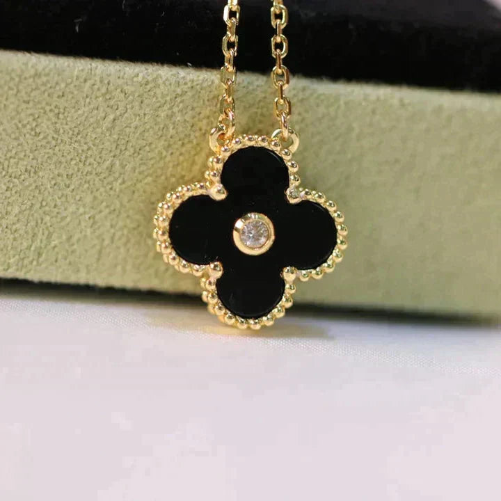 Pomuse CLOVER 15MM DIAMOND ONYX NECKLACE