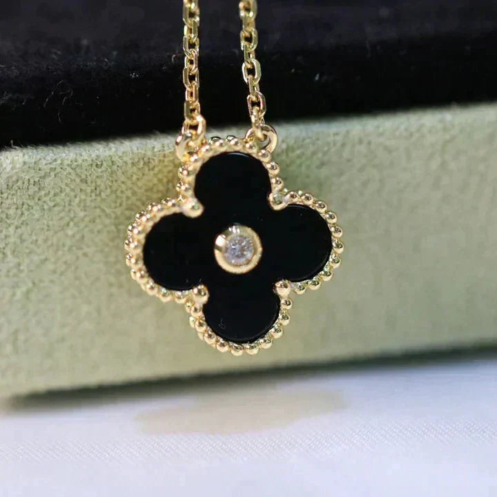 Pomuse CLOVER 15MM DIAMOND ONYX NECKLACE