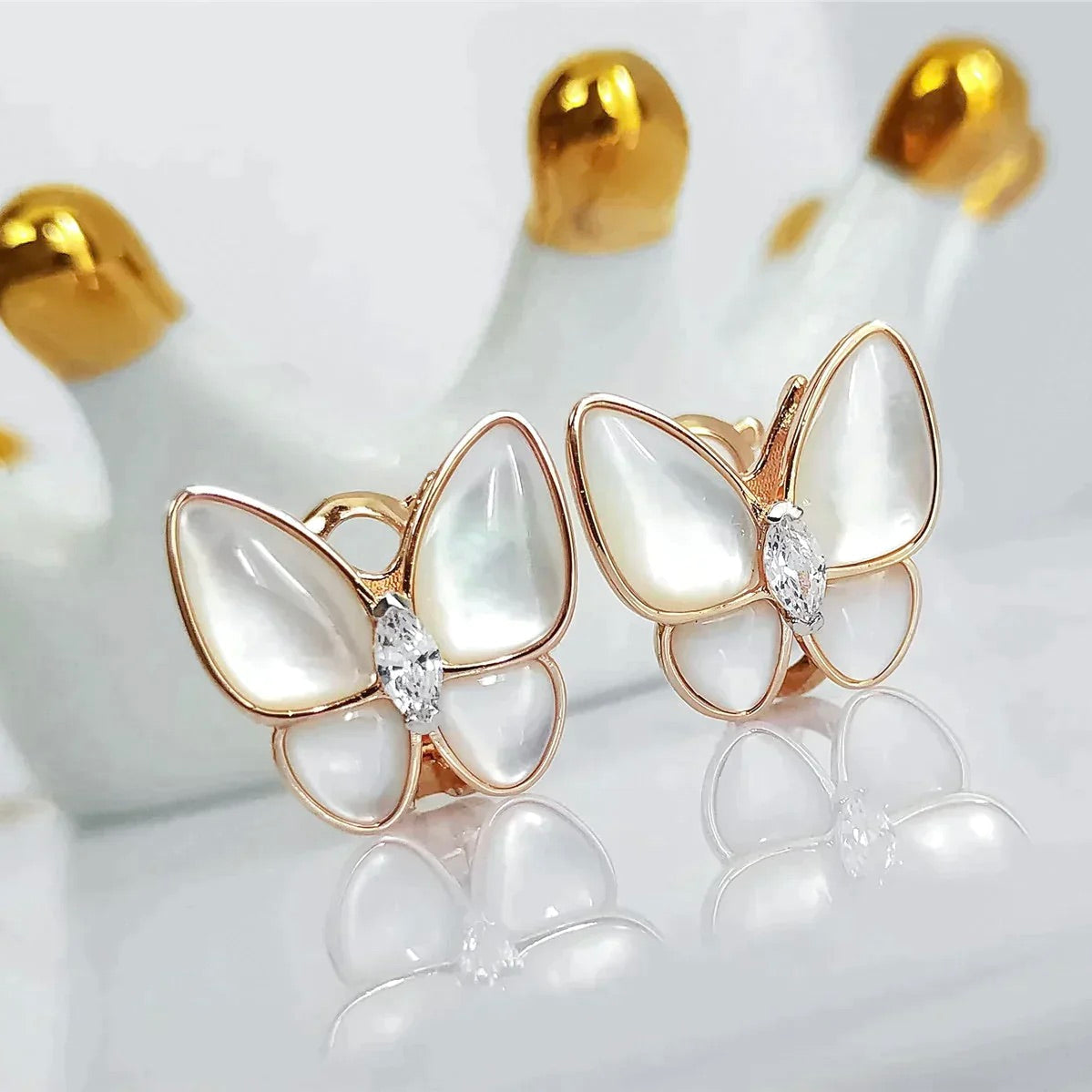 Pomuse BUTTERFLY MOP DIAMOND EARRINGS