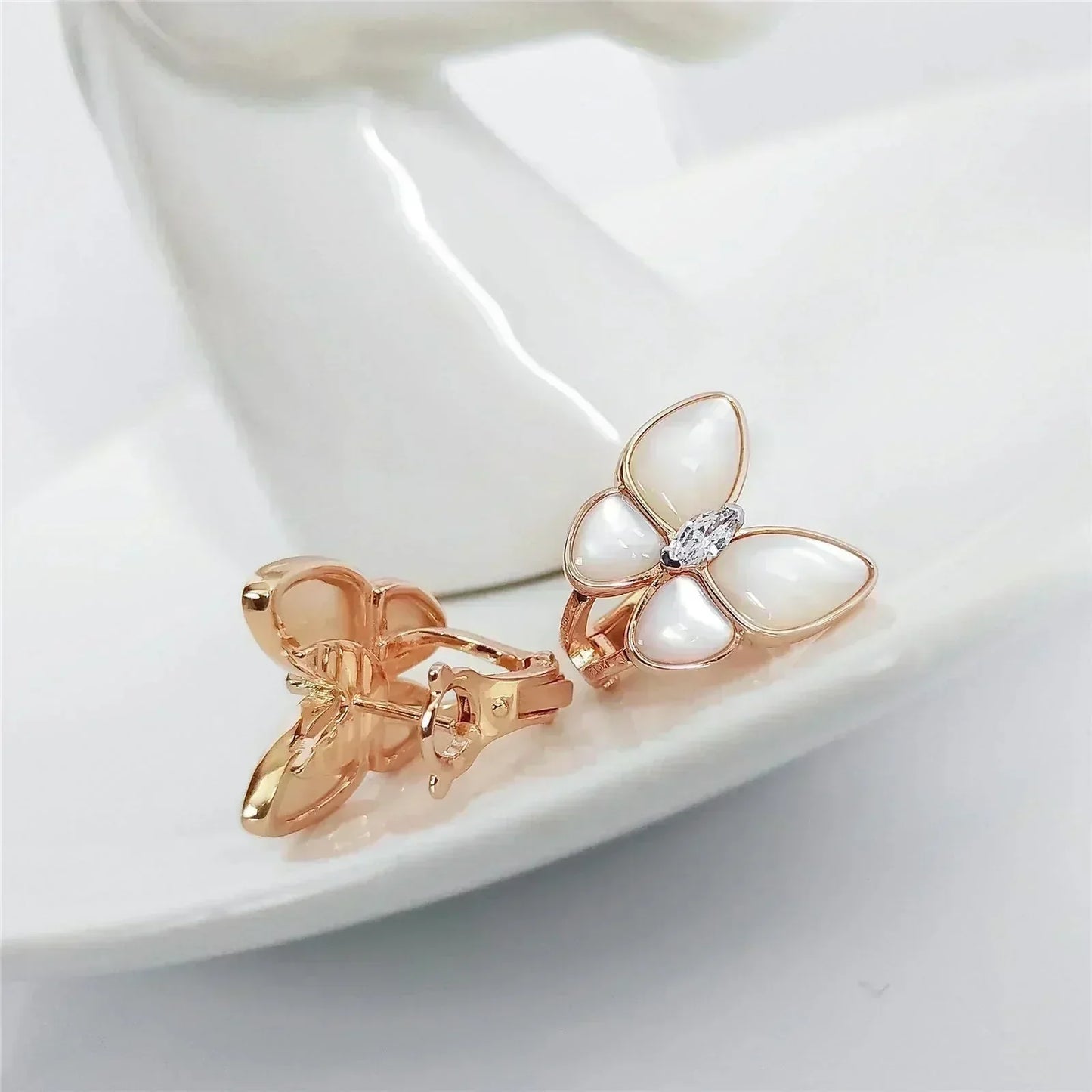 Pomuse BUTTERFLY MOP DIAMOND EARRINGS