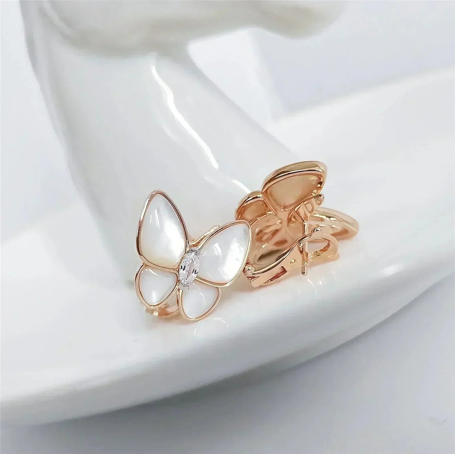 Pomuse BUTTERFLY MOP DIAMOND EARRINGS