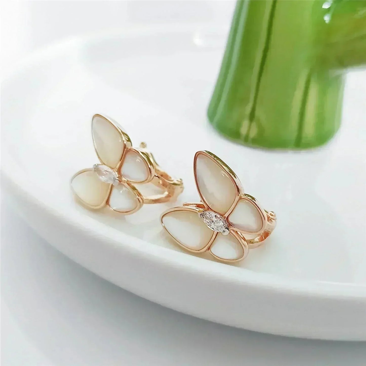 Pomuse BUTTERFLY MOP DIAMOND EARRINGS