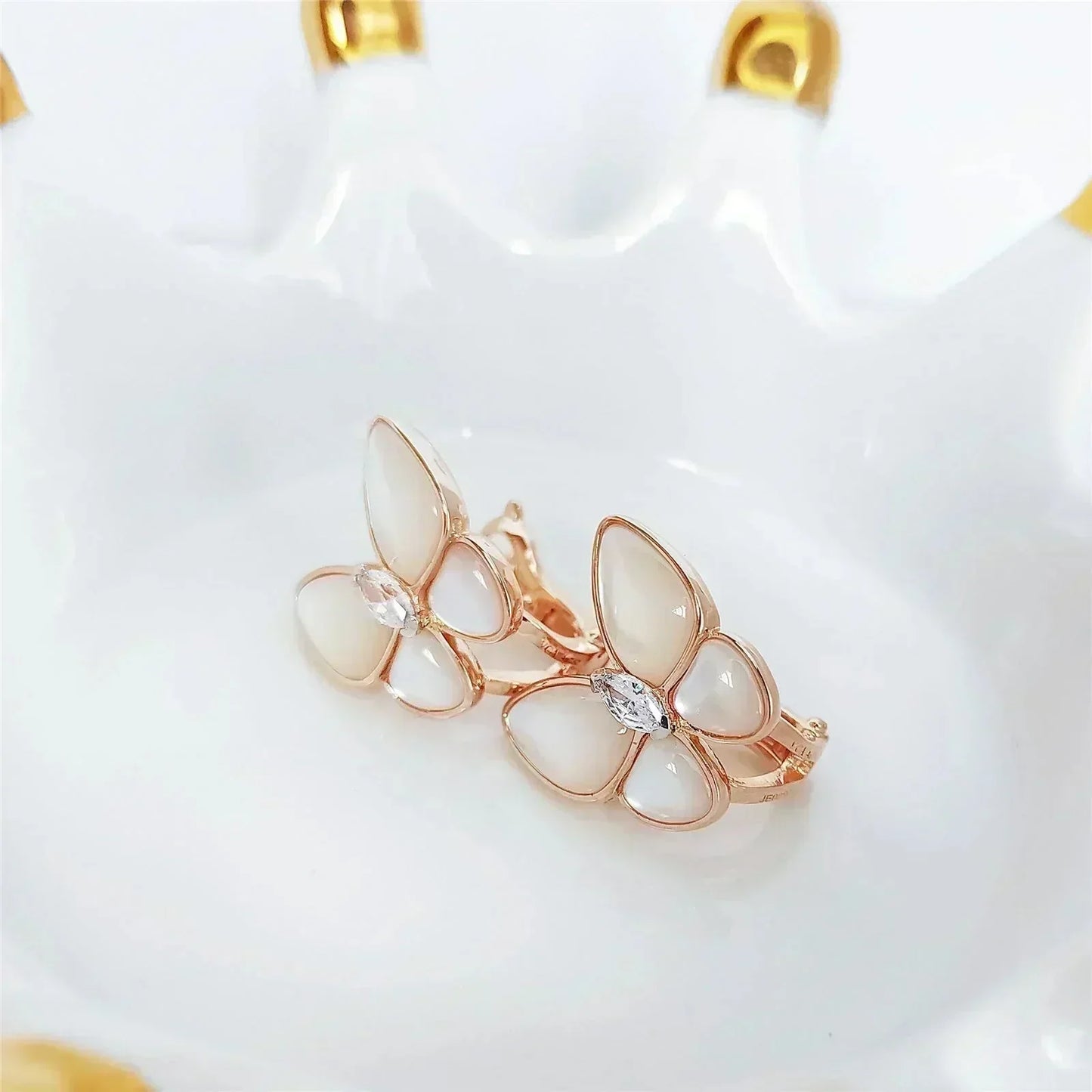 Pomuse BUTTERFLY MOP DIAMOND EARRINGS