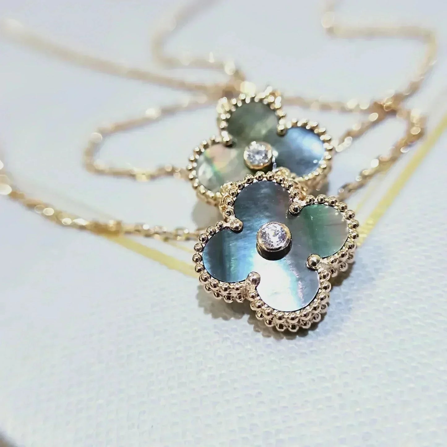 Pomuse CLOVER 15MM DIAMOND AND MOTHER-OF-GREY NECKLACE