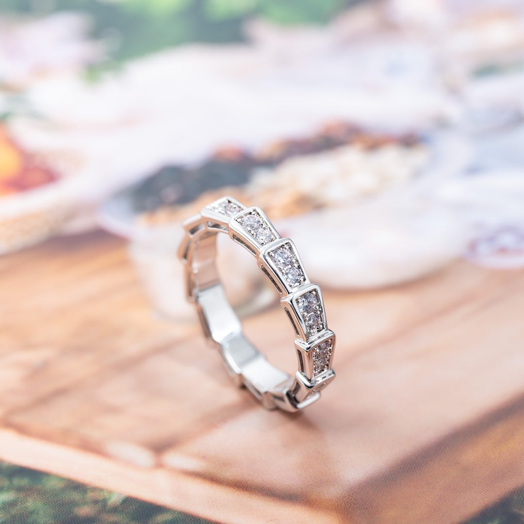 Pomuse SERPENTI RING SILVER DIAMOND PAVED 3MM