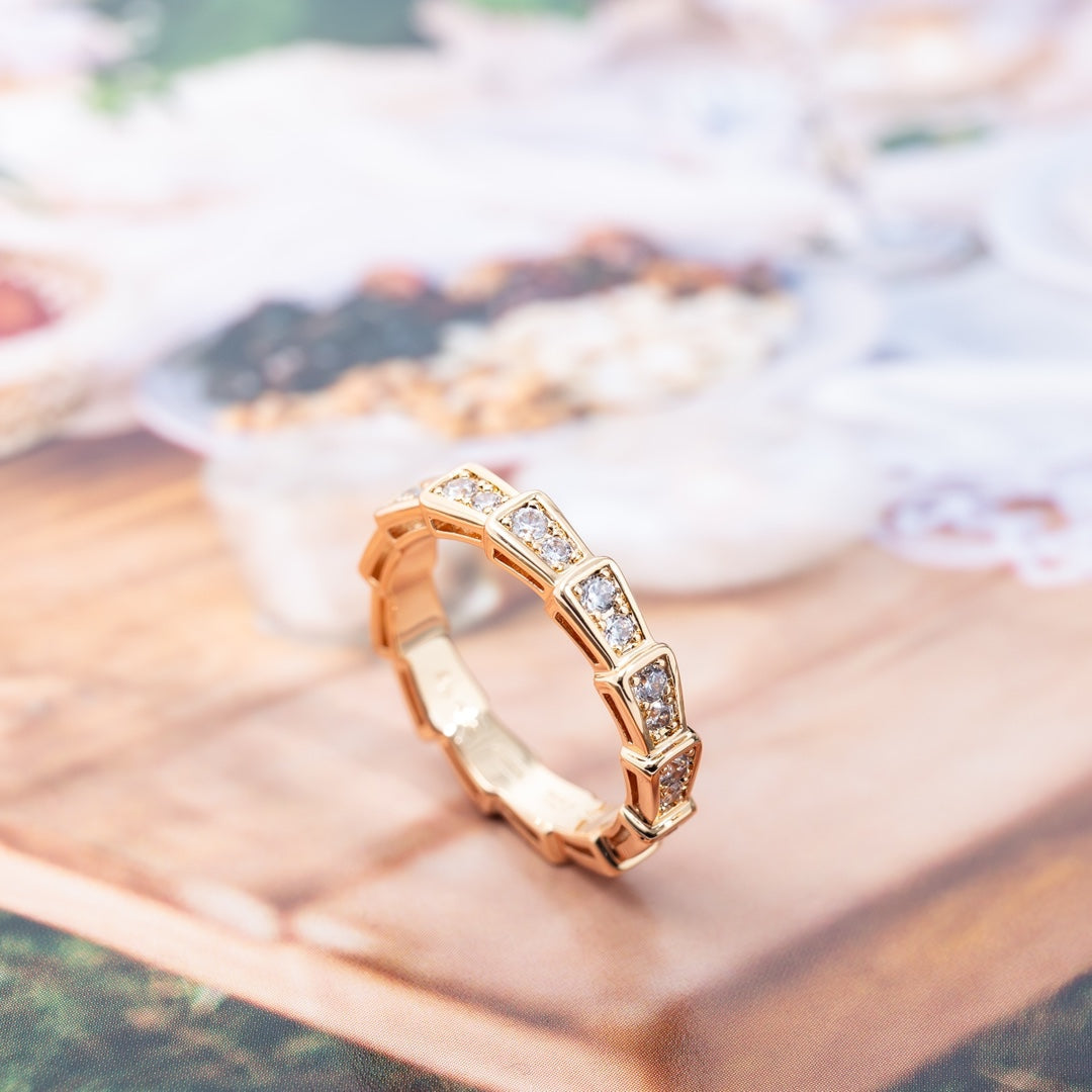 Pomuse SERPENTI RING PINK GOLD DIAMOND PAVED 3MM