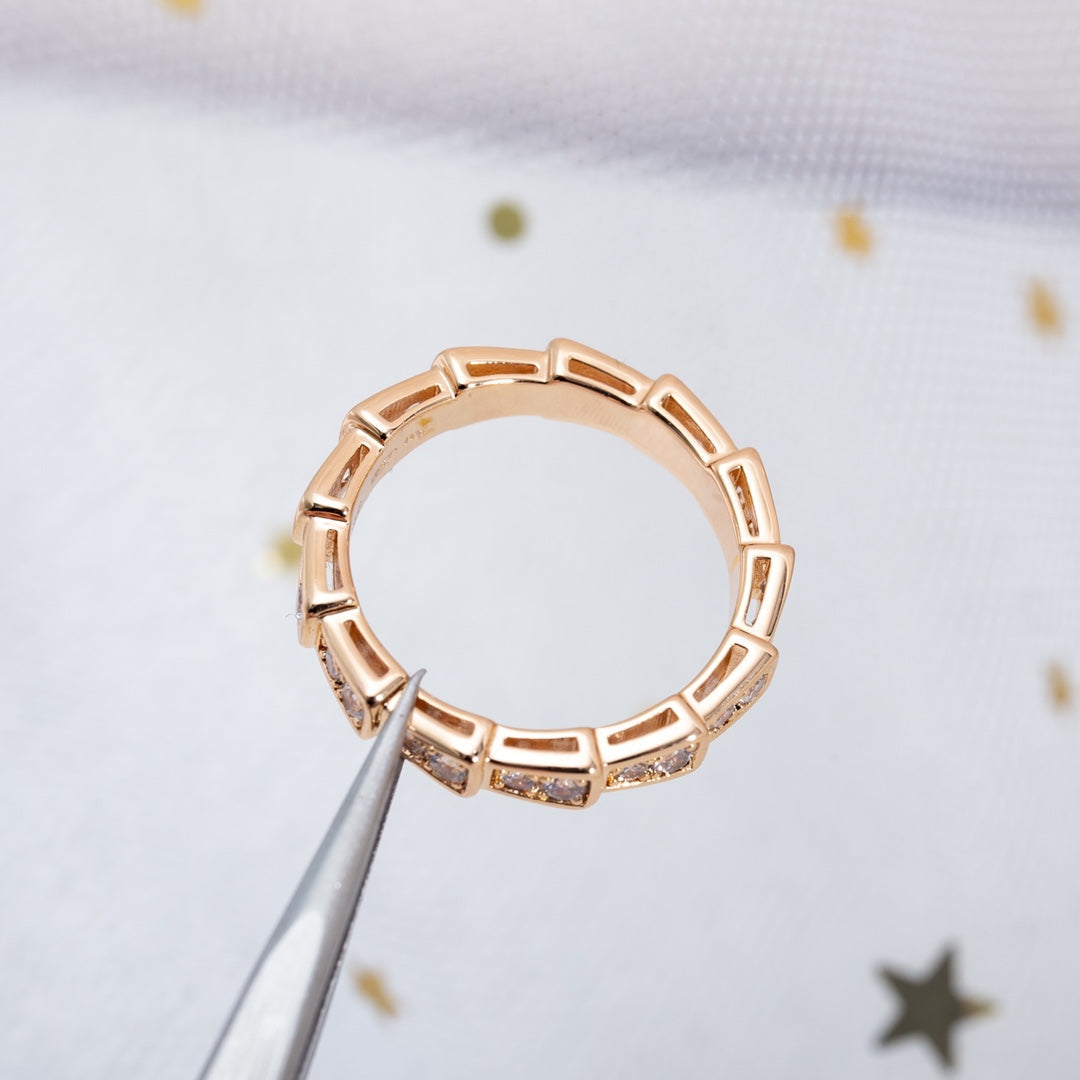 Pomuse SERPENTI RING PINK GOLD DIAMOND PAVED 3MM