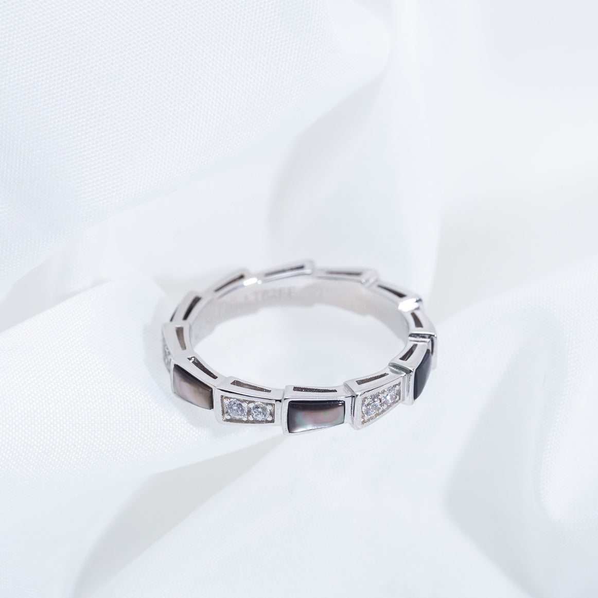 Pomuse SERPENTI RING SILVER  DIAMOND BLACK MOP 3MM