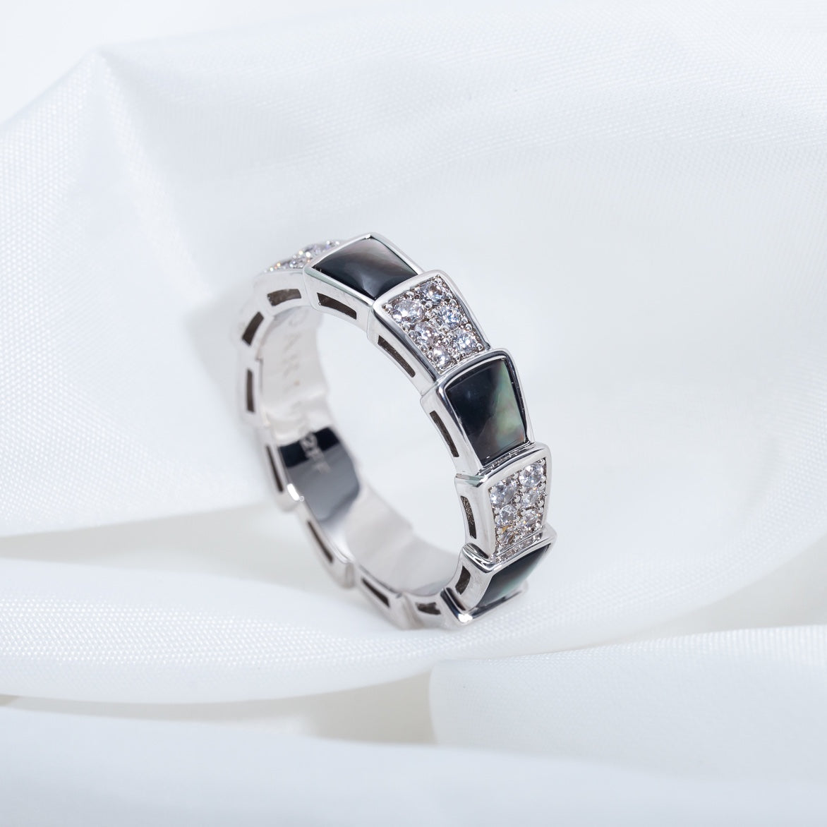 Pomuse SERPENTI RING SILVER DIAMOND BLACK MOP 4MM
