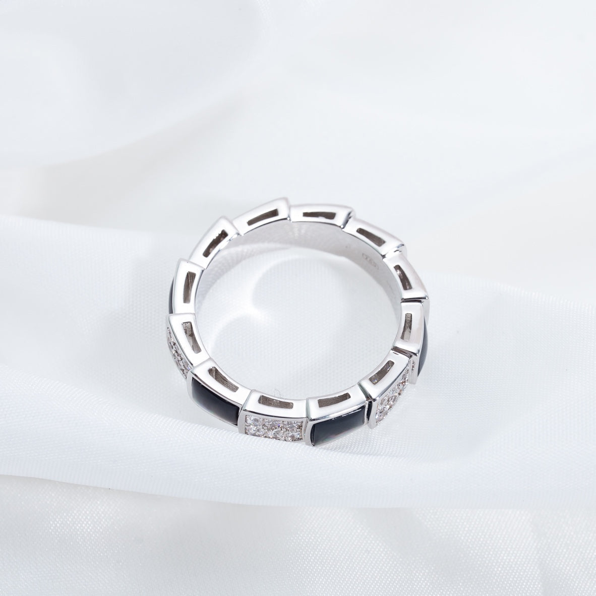Pomuse SERPENTI RING SILVER DIAMOND BLACK MOP 4MM
