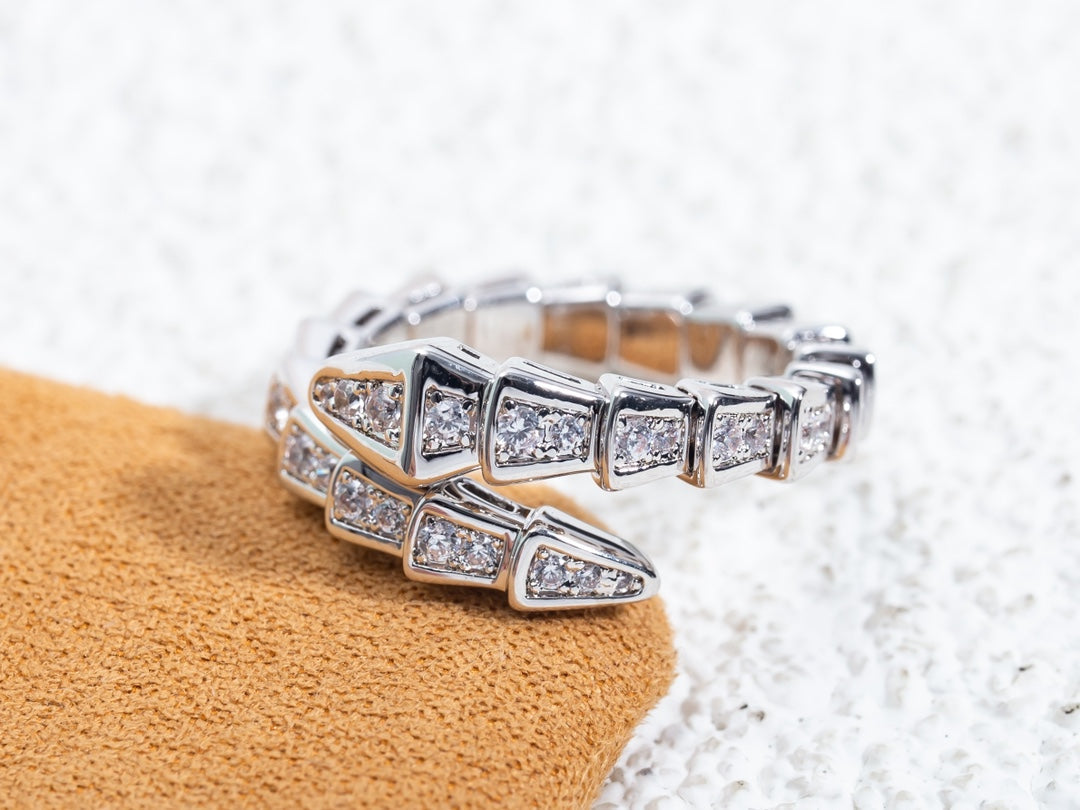 Pomuse SERPENTI RING SILVER DIAMOND PAVED 4MM