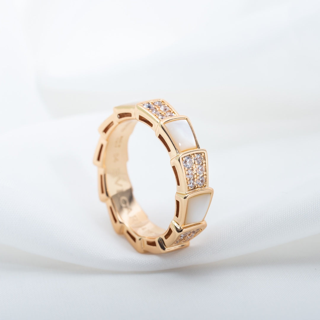 Pomuse SERPENTI RING PINK GOLD MOP DIAMOND PAVED 4MM