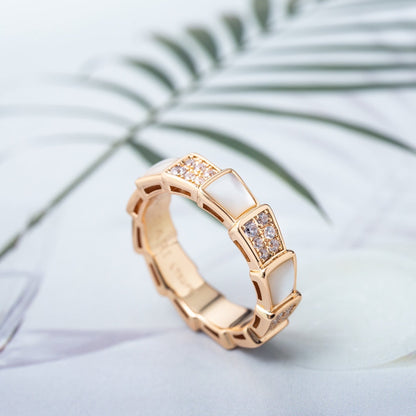 Pomuse SERPENTI RING PINK GOLD MOP DIAMOND PAVED 4MM