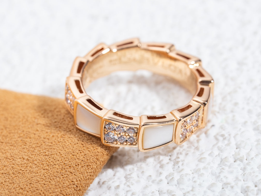 Pomuse SERPENTI RING PINK GOLD MOP DIAMOND PAVED 4MM