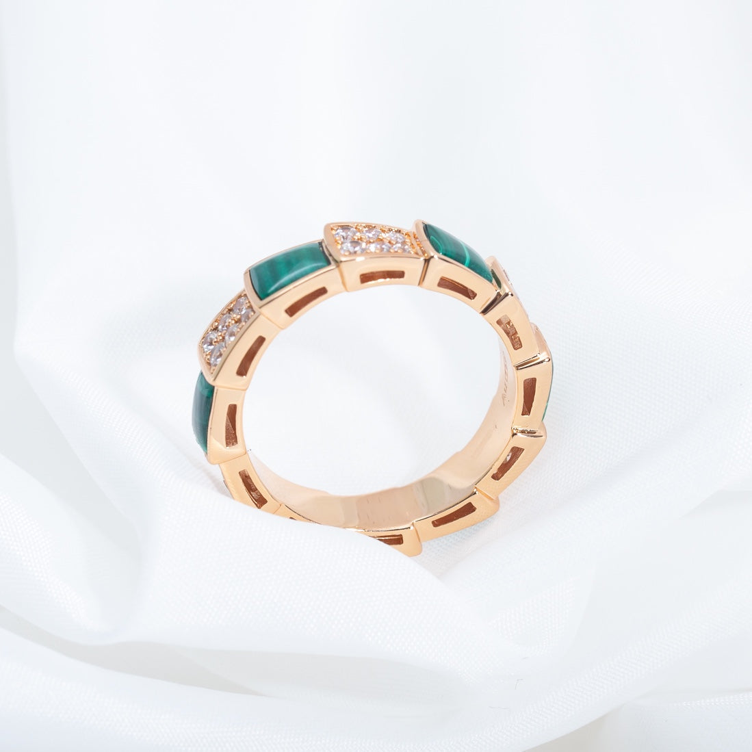 Pomuse SERPENTI RING PINK GOLD MALACHITE DIAMOND PAVED 4MM